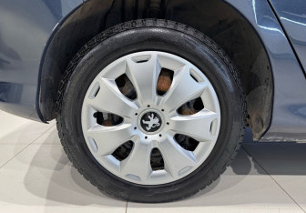 Подержанный автомобиль Peugeot 308 Hatchback 2012 года (18 фото)