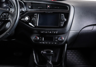 Подержанный автомобиль Kia Ceed Wagon 2018 года (13 фото)