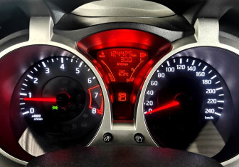 Подержанный автомобиль Nissan Juke 2014 года (12 фото)