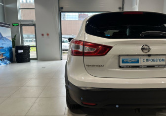 Подержанный автомобиль Nissan Qashqai 2016 года (9 фото)