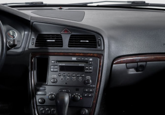 Подержанный автомобиль Volvo S60 2006 года (13 фото)