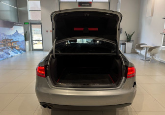 Подержанный автомобиль Audi A4 Sedan 2009 года (9 фото)