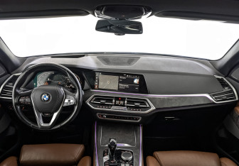 Подержанный автомобиль BMW X5 2018 года (14 фото)
