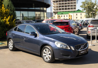 Подержанный автомобиль Volvo S60 2011 года (2 фото)