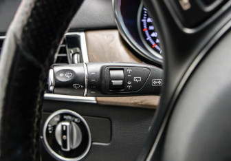 Подержанный автомобиль Mercedes-Benz GLE 2015 года (17 фото)