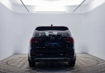 Подержанный автомобиль Kia Sorento 2019 года (7 фото)