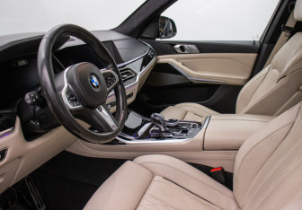 Подержанный автомобиль BMW X7 2019 года (10 фото)