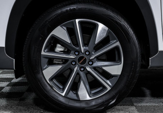 Подержанный автомобиль Exeed LX 2023 года (15 фото)