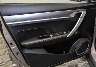 Подержанный автомобиль Geely Coolray 2023 года (18 фото)