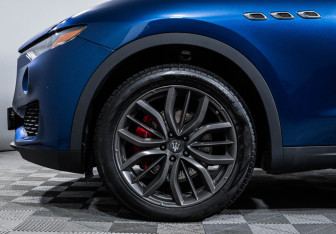 Подержанный автомобиль Maserati Levante 2018 года (15 фото)