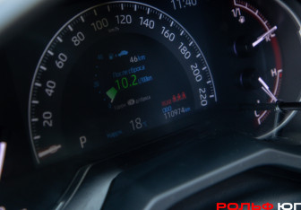 Подержанный автомобиль Toyota RAV4 2021 года (9 фото)