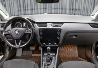 Подержанный автомобиль Skoda Octavia Liftback 2017 года (14 фото)