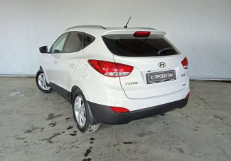 Подержанный автомобиль Hyundai ix35 2012 года (6 фото)