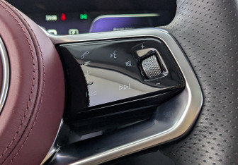 Подержанный автомобиль Hongqi E-HS9 2021 года (23 фото)