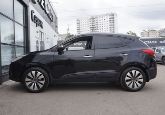 Подержанный автомобиль Hyundai ix35 2011 года (8 фото)