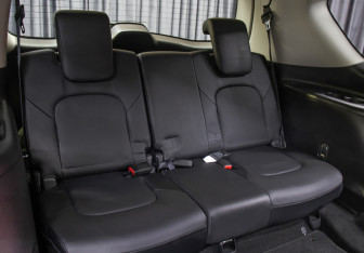 Подержанный автомобиль Infiniti QX56 2011 года (15 фото)