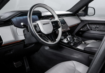 Подержанный автомобиль Land Rover Range Rover Sport 2022 года (14 фото)