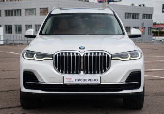 Подержанный автомобиль BMW X7 2019 года (2 фото)