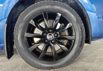 Подержанный автомобиль Skoda Rapid Liftback 2021 года (16 фото)