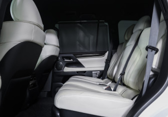 Подержанный автомобиль Lexus LX 2018 года (11 фото)