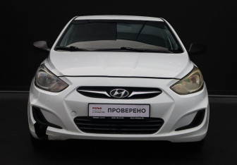 Подержанный автомобиль Hyundai Solaris Sedan 2011 года (2 фото)