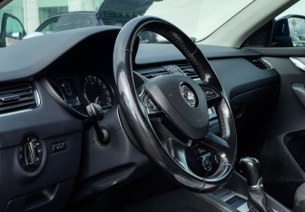 Подержанный автомобиль Skoda Octavia Liftback 2015 года (13 фото)
