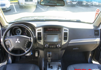 Подержанный автомобиль Mitsubishi Pajero 2014 года (13 фото)