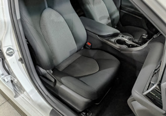 Подержанный автомобиль Toyota Camry Sedan 2021 года (24 фото)