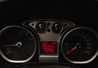 Подержанный автомобиль Ford Focus Hatchback 2009 года (12 фото)