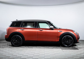Подержанный автомобиль MINI Clubman Wagon 2019 года (4 фото)