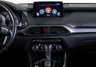 Подержанный автомобиль Mazda CX-9 2018 года (17 фото)