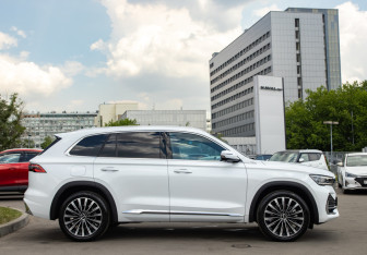 Подержанный автомобиль Geely Monjaro 2024 года (3 фото)