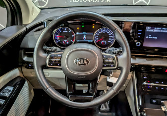 Подержанный автомобиль Kia Carnival 2021 года (20 фото)