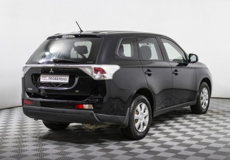 Подержанный автомобиль Mitsubishi Outlander 2012 года (5 фото)