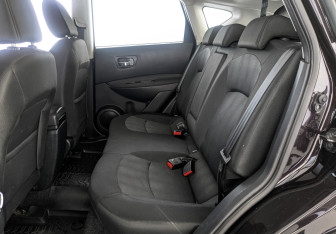 Подержанный автомобиль Nissan Qashqai 2012 года (18 фото)