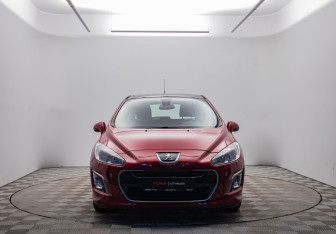 Подержанный автомобиль Peugeot 308 Hatchback 2011 года (2 фото)