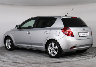 Подержанный автомобиль Kia Ceed Hatchback 2009 года (7 фото)