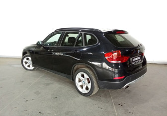 Подержанный автомобиль BMW X1 2013 года (6 фото)