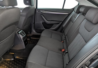 Подержанный автомобиль Skoda Octavia Liftback 2020 года (12 фото)