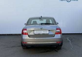 Подержанный автомобиль Skoda Octavia Liftback 2020 года (6 фото)