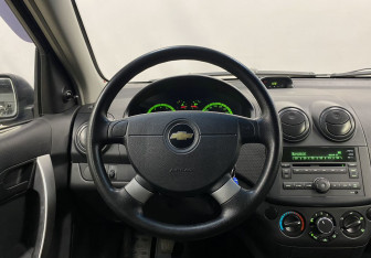 Подержанный автомобиль Chevrolet Aveo Sedan 2008 года (12 фото)