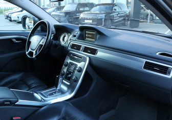 Подержанный автомобиль Volvo XC70 2011 года (9 фото)