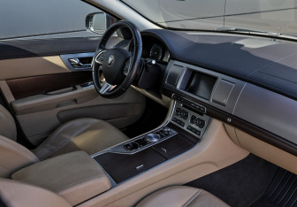 Подержанный автомобиль Jaguar XF Sedan 2014 года (11 фото)