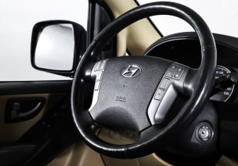 Подержанный автомобиль Hyundai H-1 2018 года (17 фото)