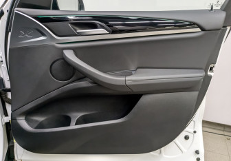 Подержанный автомобиль BMW X3 2021 года (24 фото)