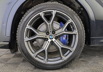 Подержанный автомобиль BMW X6 2021 года (12 фото)