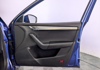 Подержанный автомобиль Skoda Octavia Liftback 2019 года (24 фото)