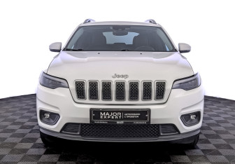 Подержанный автомобиль Jeep Cherokee 2018 года (2 фото)