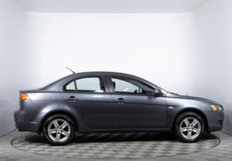 Подержанный автомобиль Mitsubishi Lancer Sedan 2008 года (4 фото)