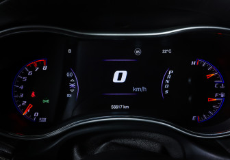 Подержанный автомобиль Jeep Grand Cherokee 2014 года (16 фото)